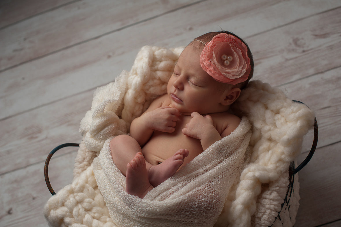 15 Luxe Newborn Lightroom Presets Vol. I – before editing